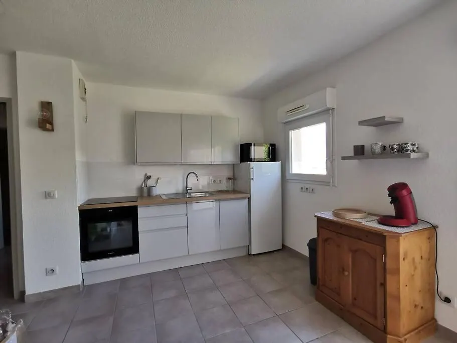 Appartement 2 Personnes Trets 0*,  France